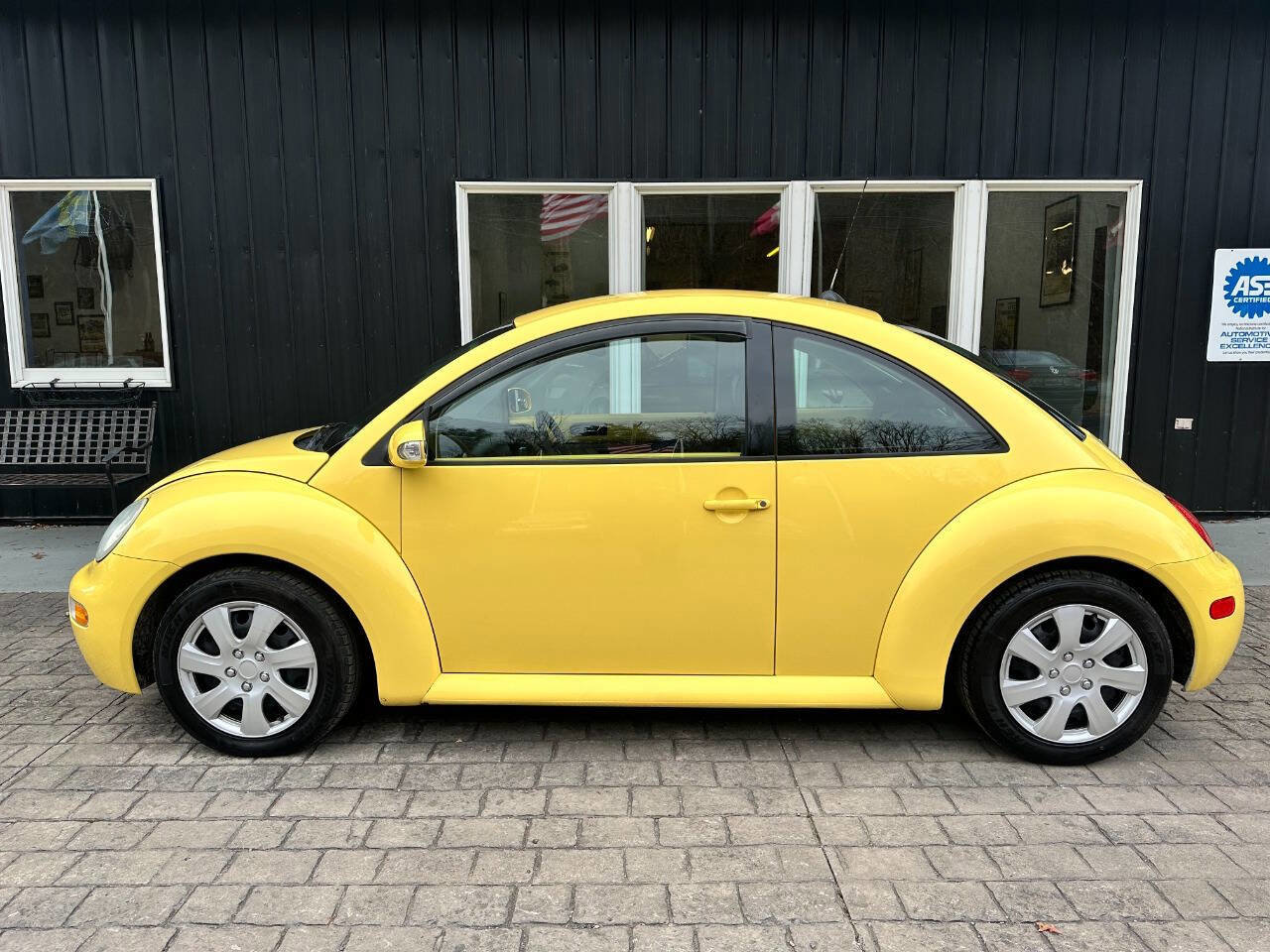 Used 2005 Volkswagen Beetle GL image 2
