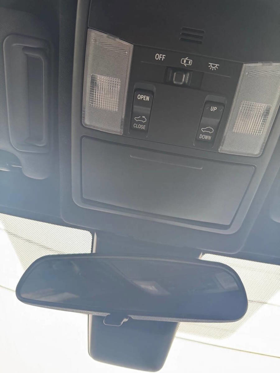 Used 2018 Toyota RAV4 SE image 38