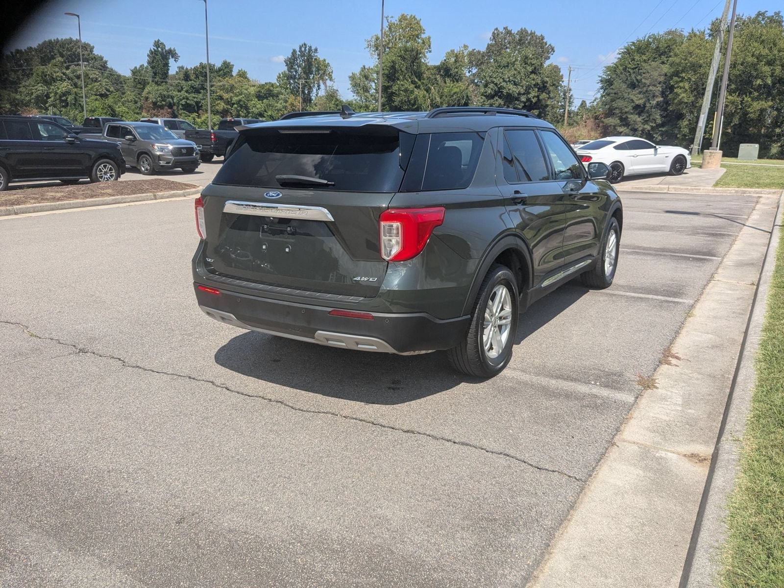 Used 2024 Ford Explorer XLT w/ Equipment Group 202A AWD/4WD image 3