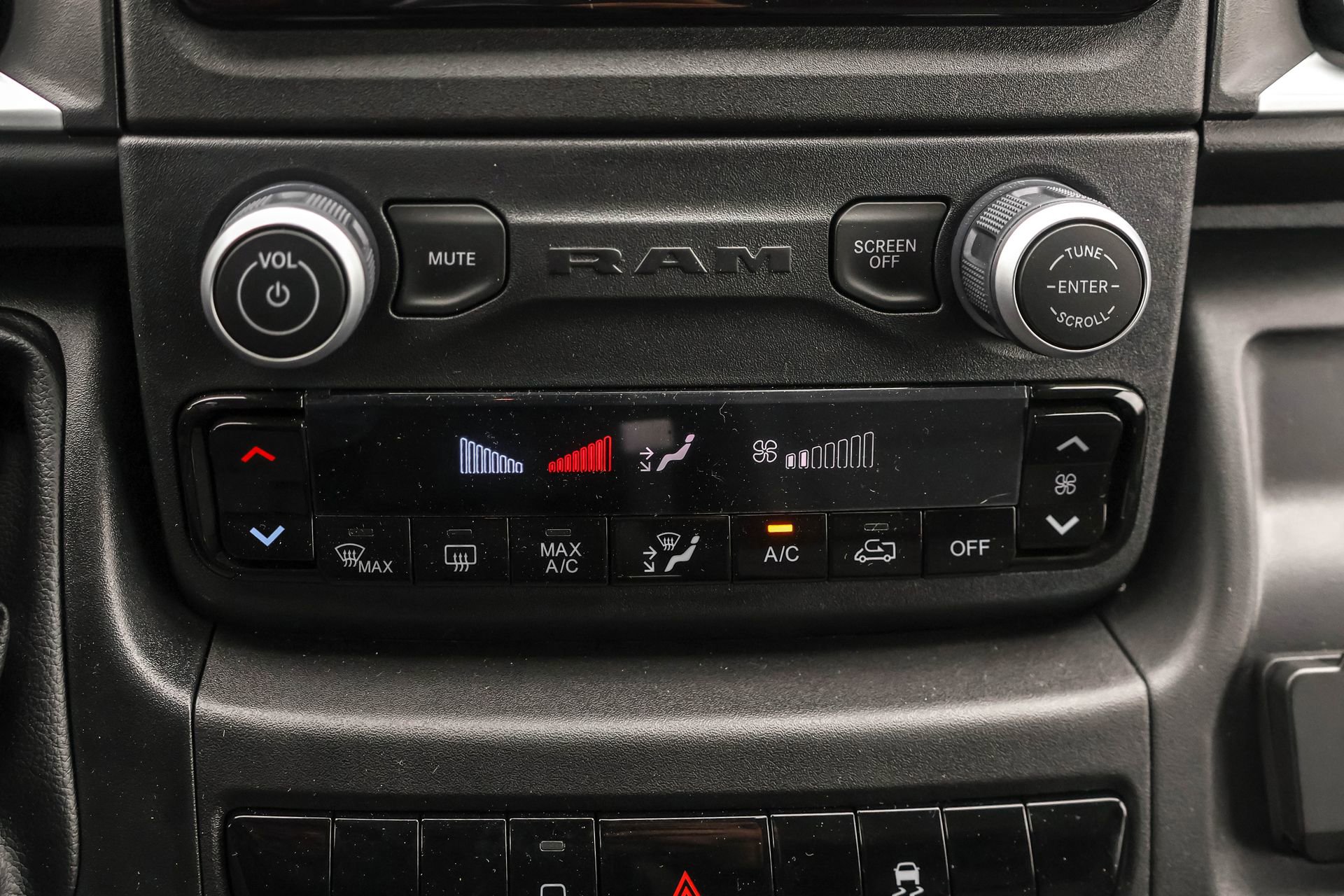 New 2025 RAM ProMaster 2500 w/ Quick Order Package 22G SLT image 13