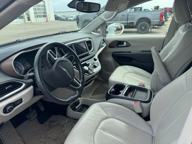 Used 2018 Chrysler Pacifica Touring-L FWD image 10