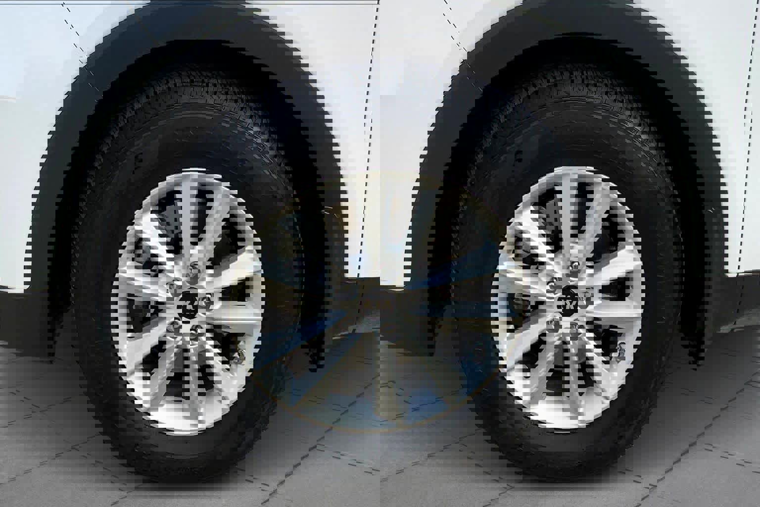 Used 2019 Kia Sorento LX image 9