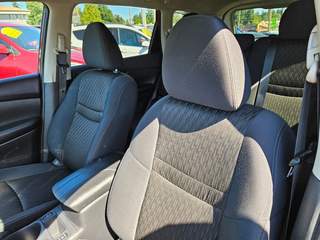 Used 2018 Nissan Rogue SV image 13