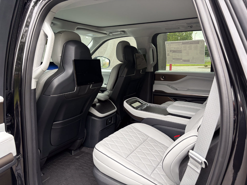 New 2027 Lincoln Navigator Black Label AWD/4WD image 20