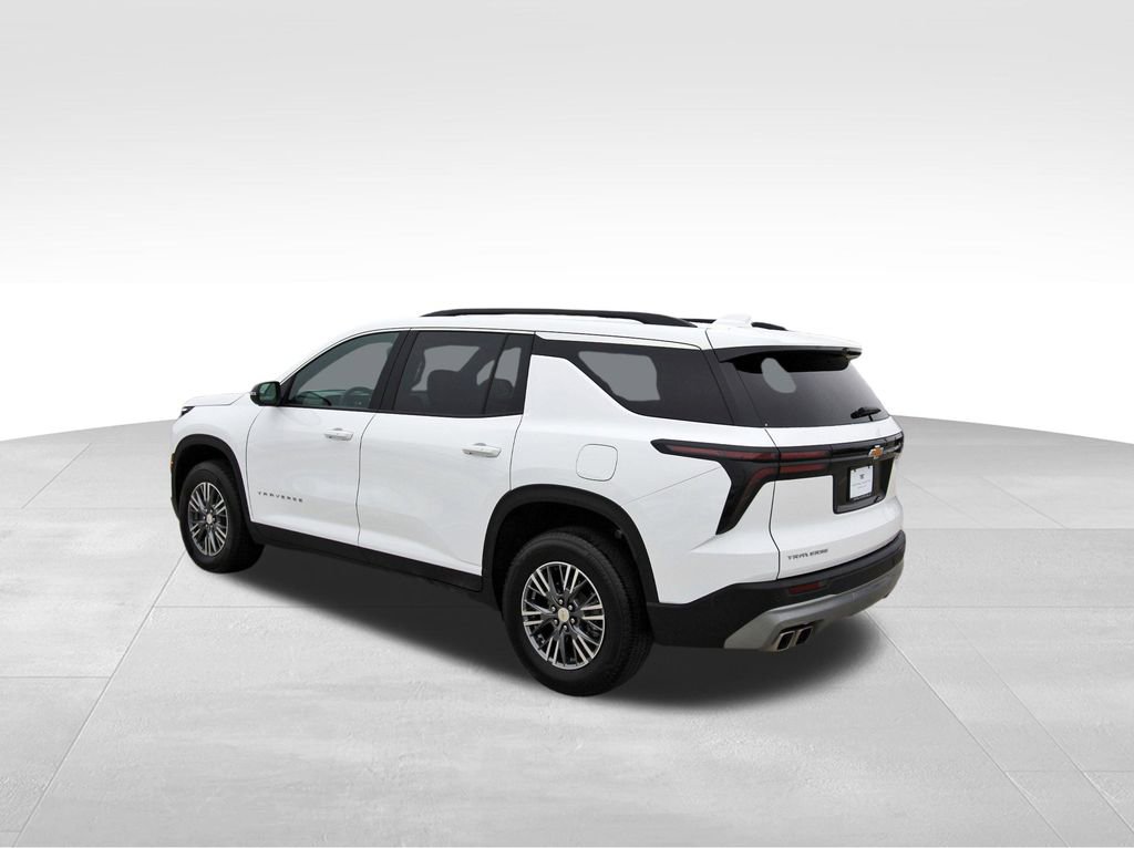 Used 2025 Chevrolet Traverse LT image 3