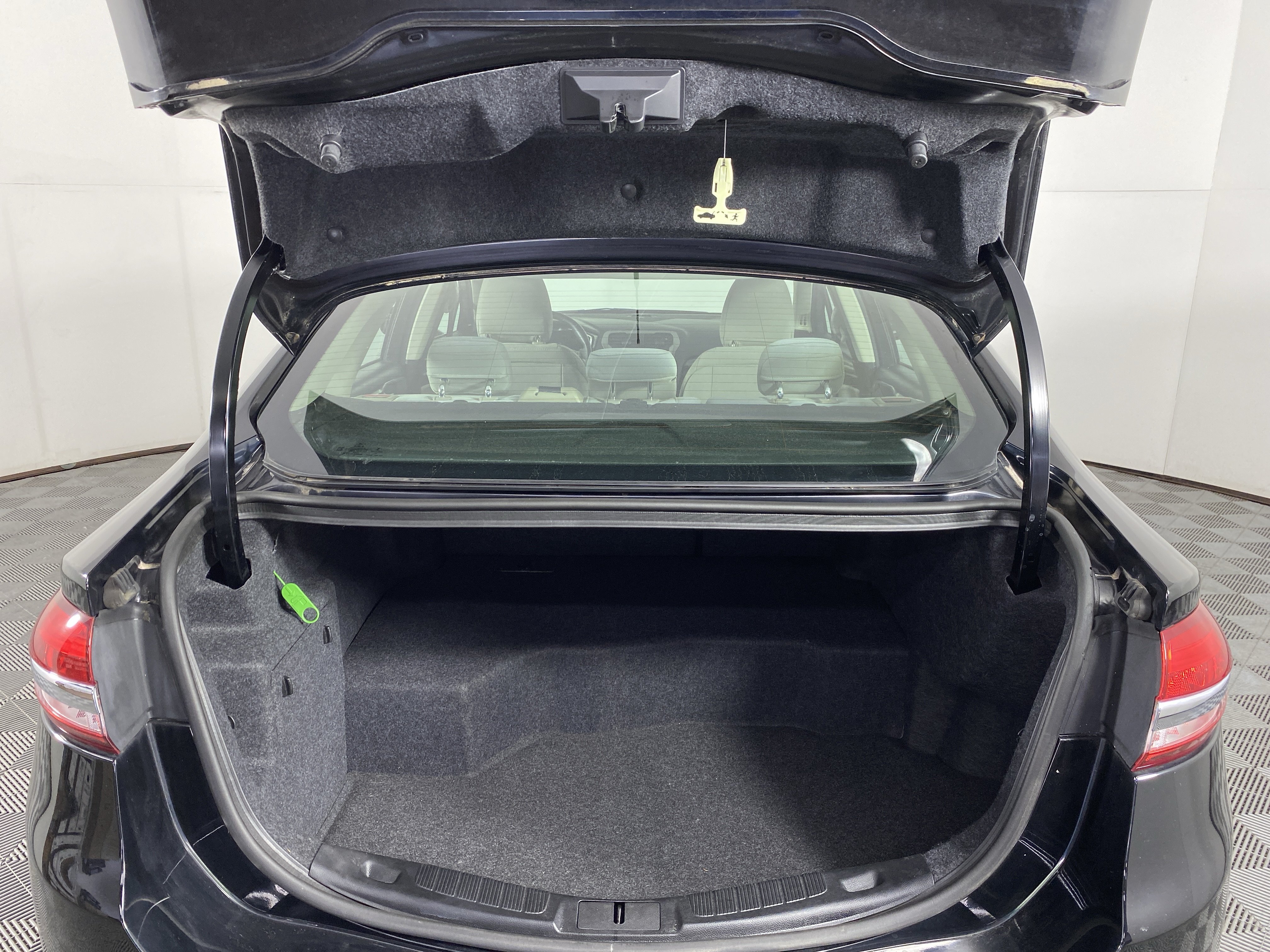 Used 2018 Ford Fusion S FWD image 31