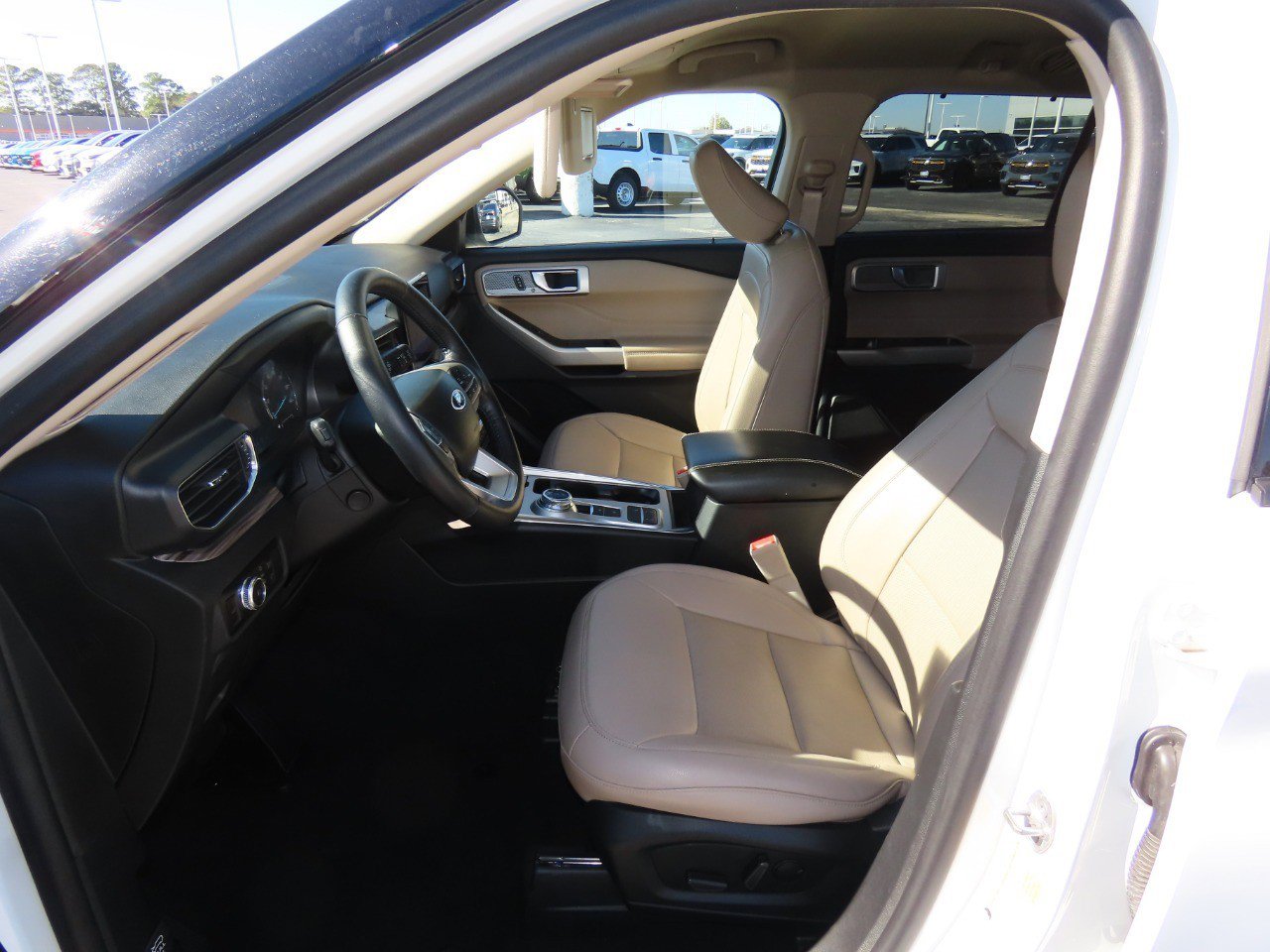 Certified 2023 Ford Explorer Limited w/ Equipment Group 301A image 28