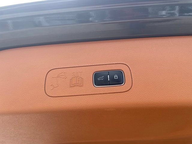 Used 2024 Lincoln Aviator Black Label AWD/4WD image 17