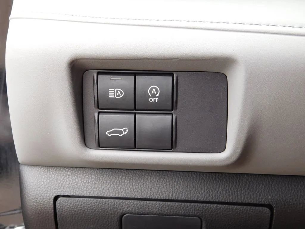 Used 2024 Toyota Highlander LE image 27