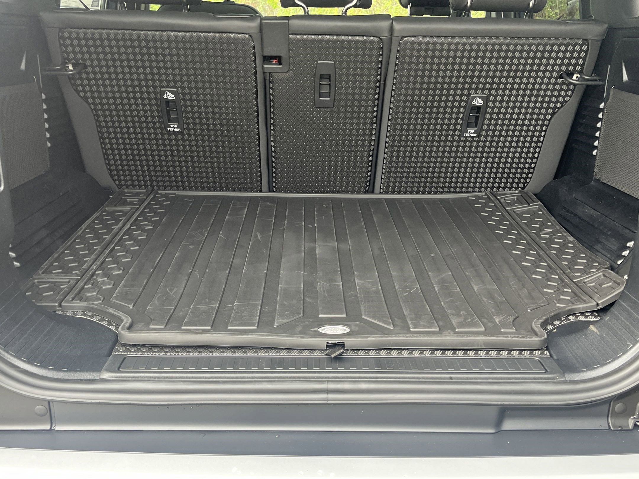 Used 2025 Land Rover Defender 110 S image 27