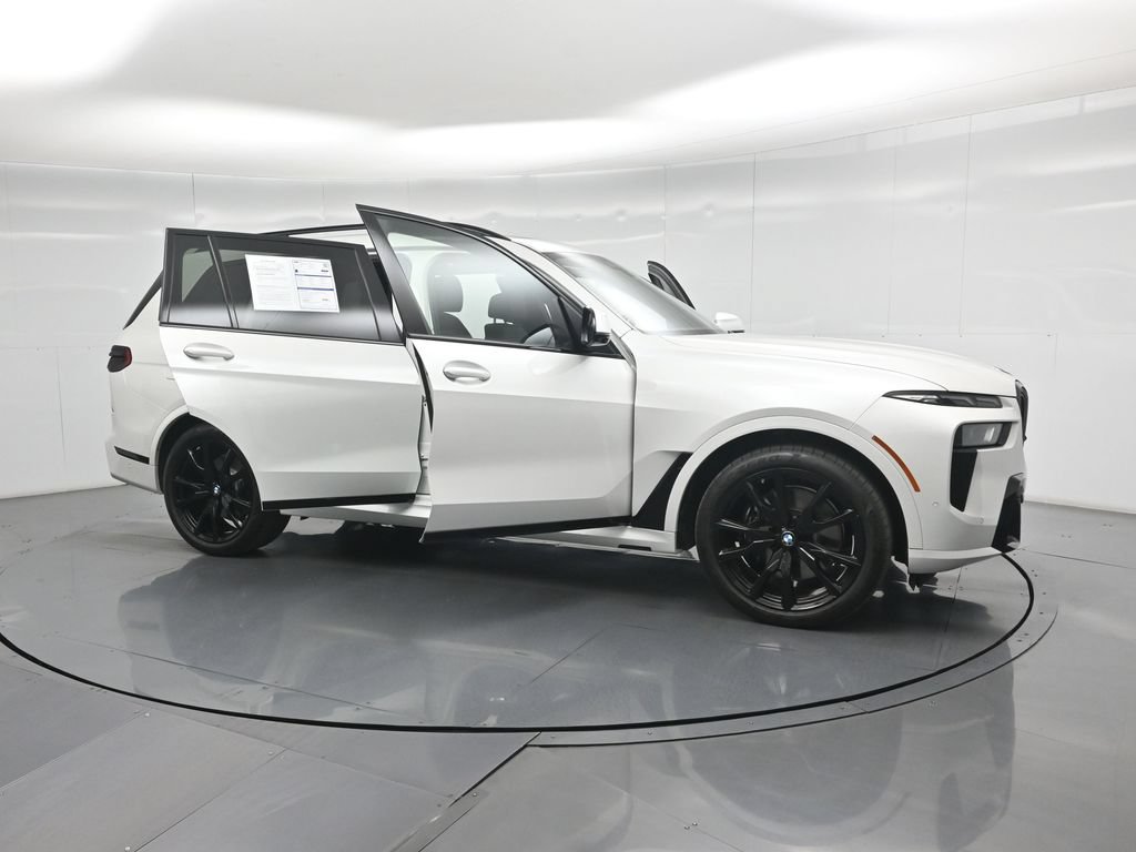 Used 2025 BMW X7 xDrive40i w/ M Sport Package AWD/4WD image 34