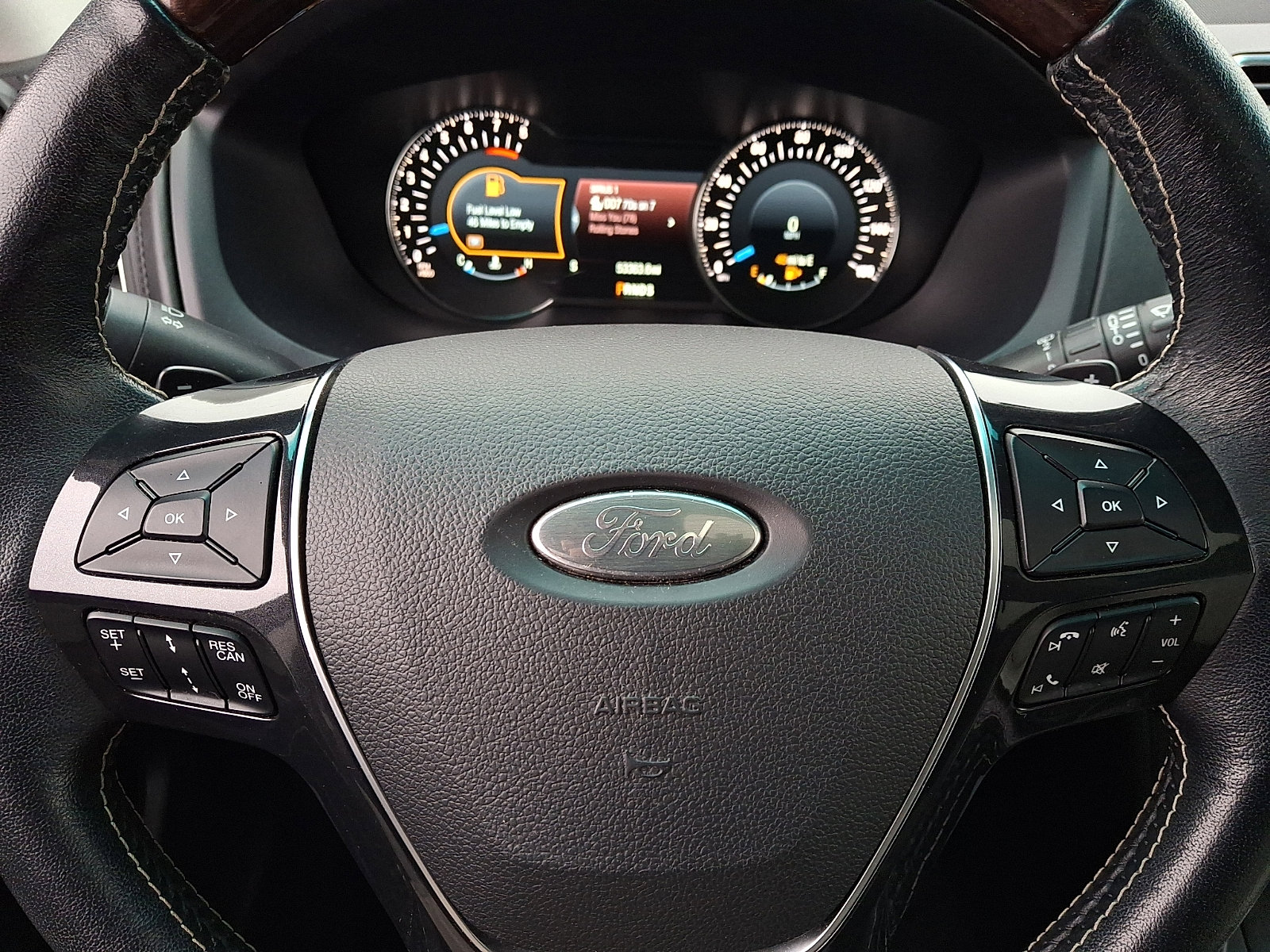 Used 2016 Ford Explorer Platinum image 24