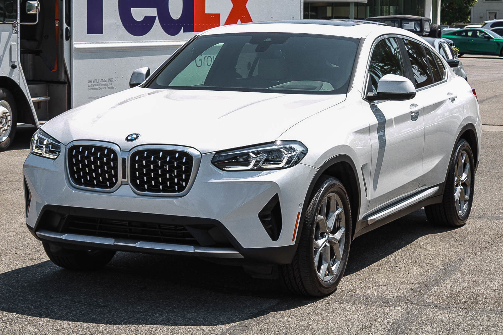 Used 2024 BMW X4 xDrive30i w/ Premium Package AWD/4WD image 3