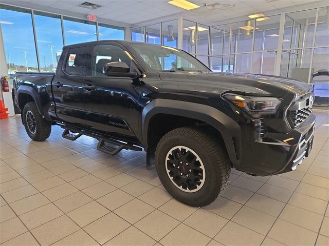 Used 2025 Toyota Tacoma TRD Off-Road image 2