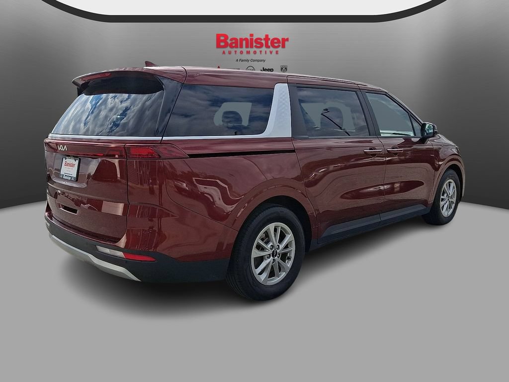 Used 2024 Kia Carnival LX FWD image 4
