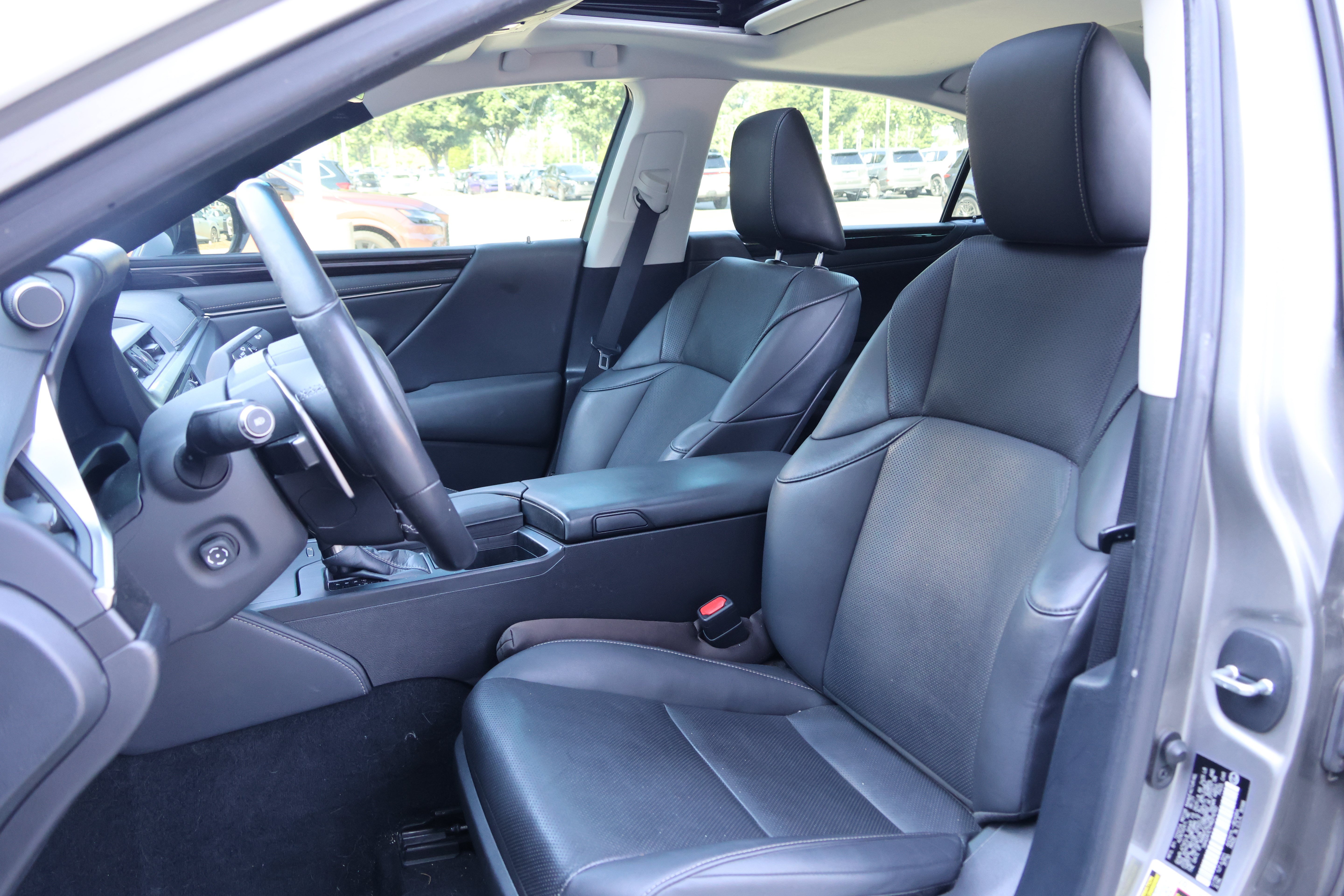 Used 2021 Lexus ES 300h w/ Premium Package FWD image 31