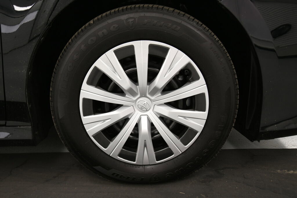 Used 2022 Toyota Camry LE image 27