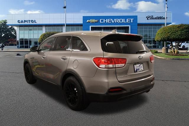 Used 2017 Kia Sorento LX w/ LX Convenience Package image 6