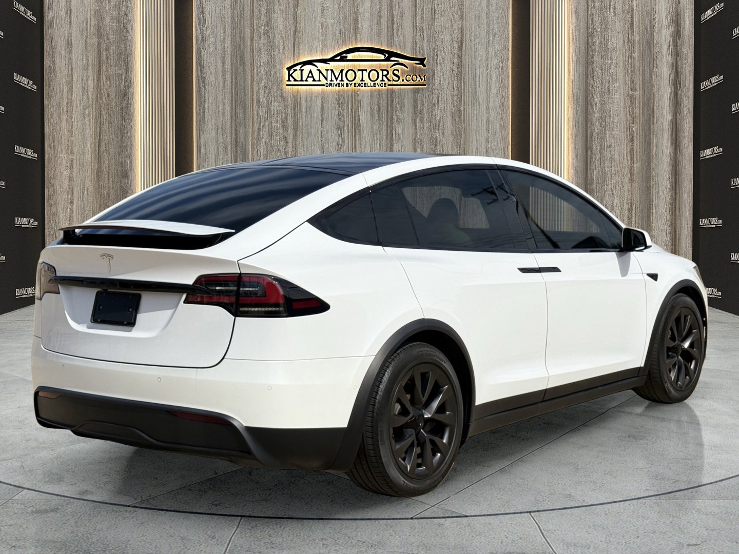 Used 2023 Tesla Model X image 9