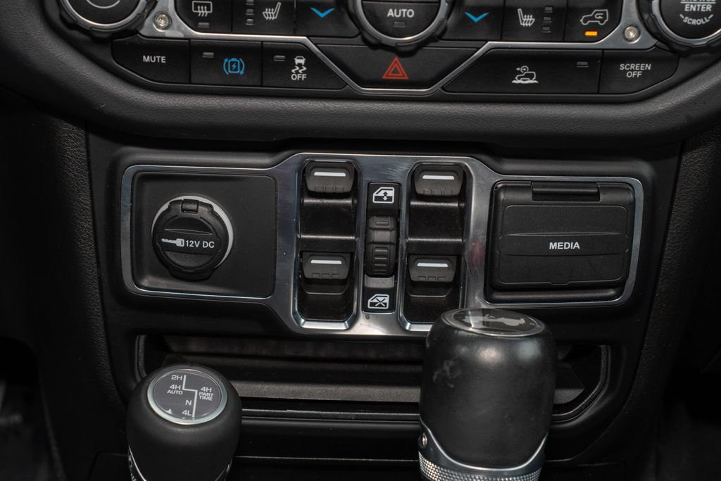 Used 2024 Jeep Wrangler Unlimited Sahara AWD/4WD image 22