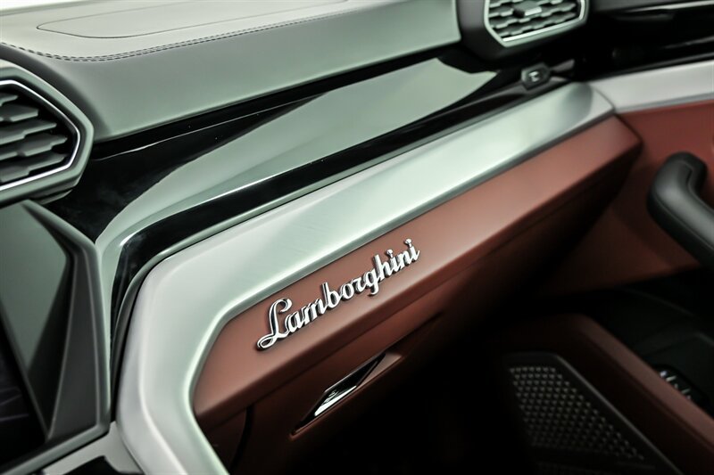 Used 2019 Lamborghini Urus AWD/4WD image 28
