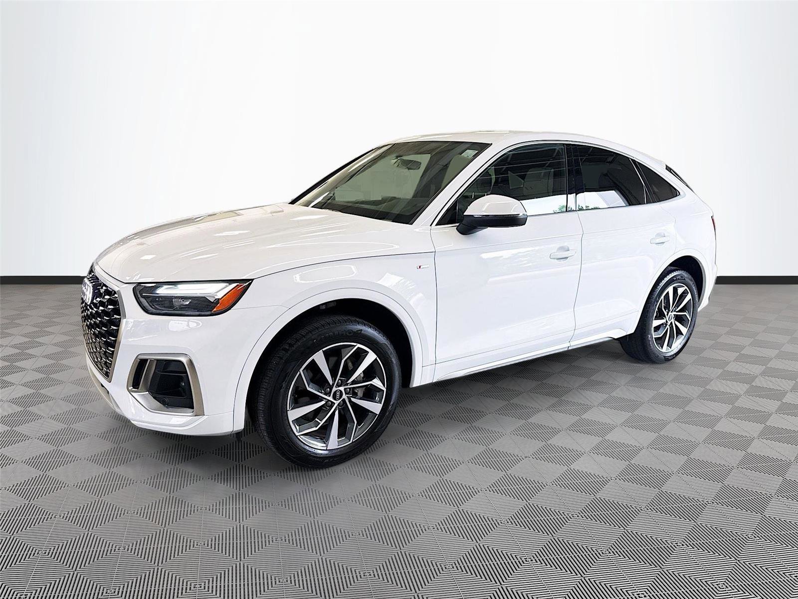 Certified 2023 Audi Q5 2.0T Premium Plus w/ Premium Plus Package AWD/4WD image 2