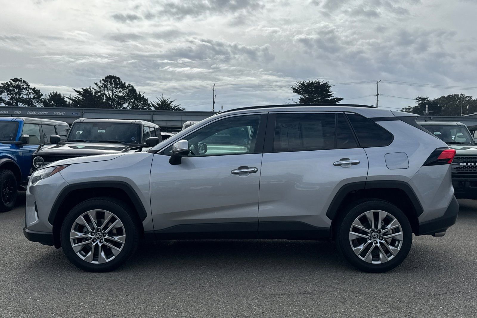 Used 2022 Toyota RAV4 Limited image 8