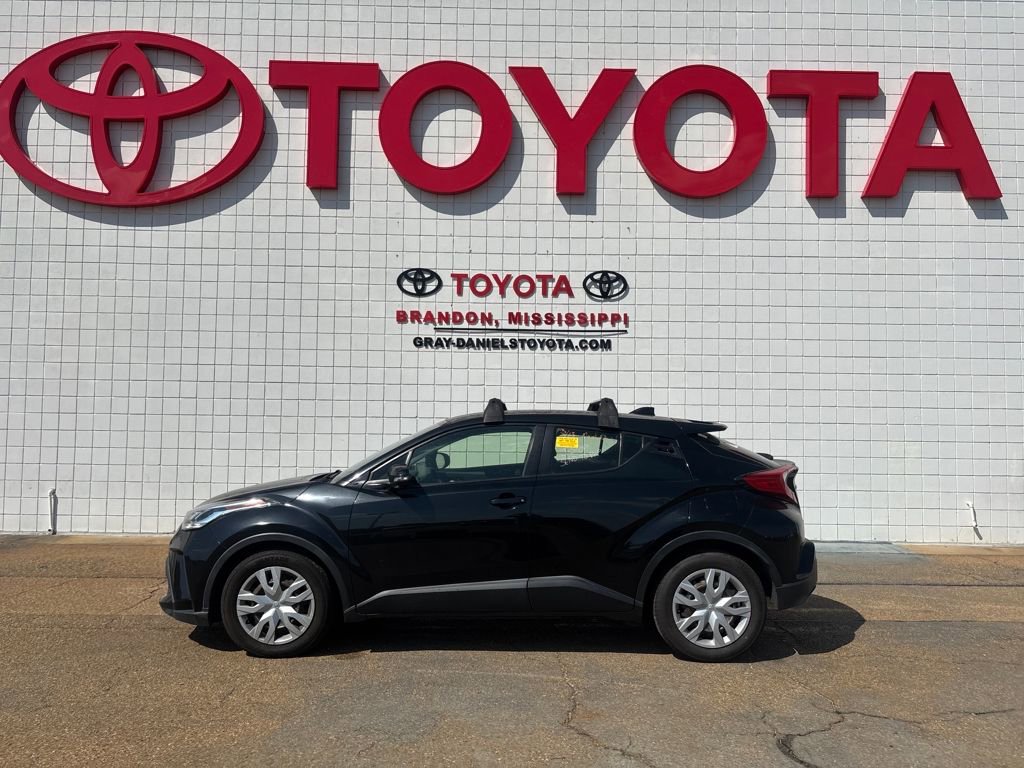 Used 2020 Toyota C-HR LE image 3