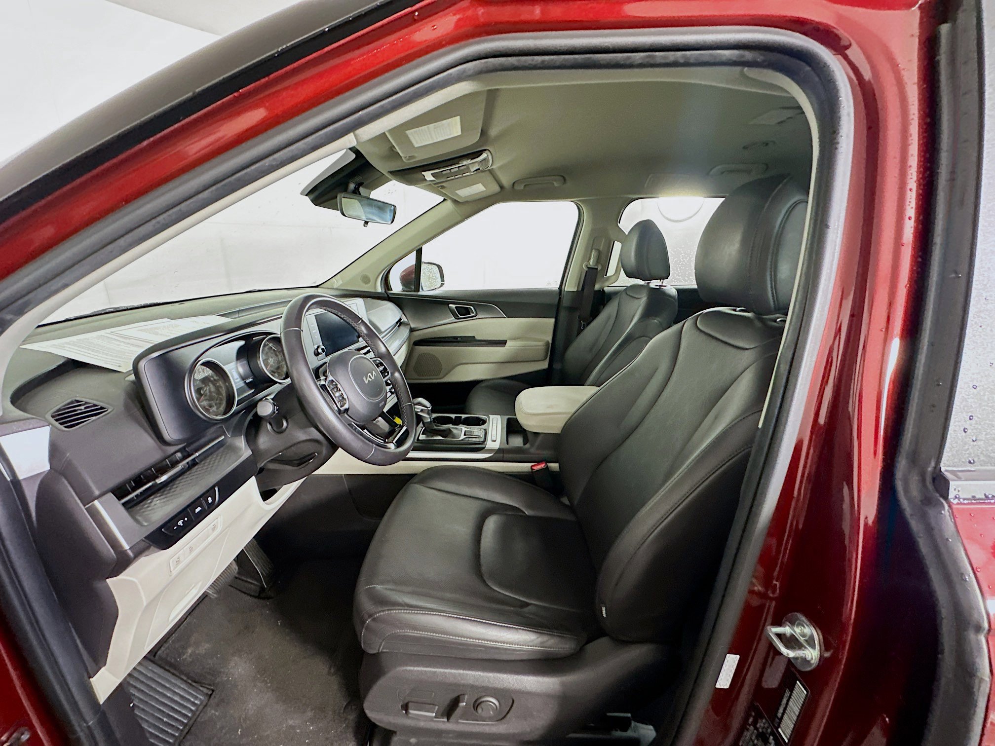 Used 2024 Kia Carnival LX image 13