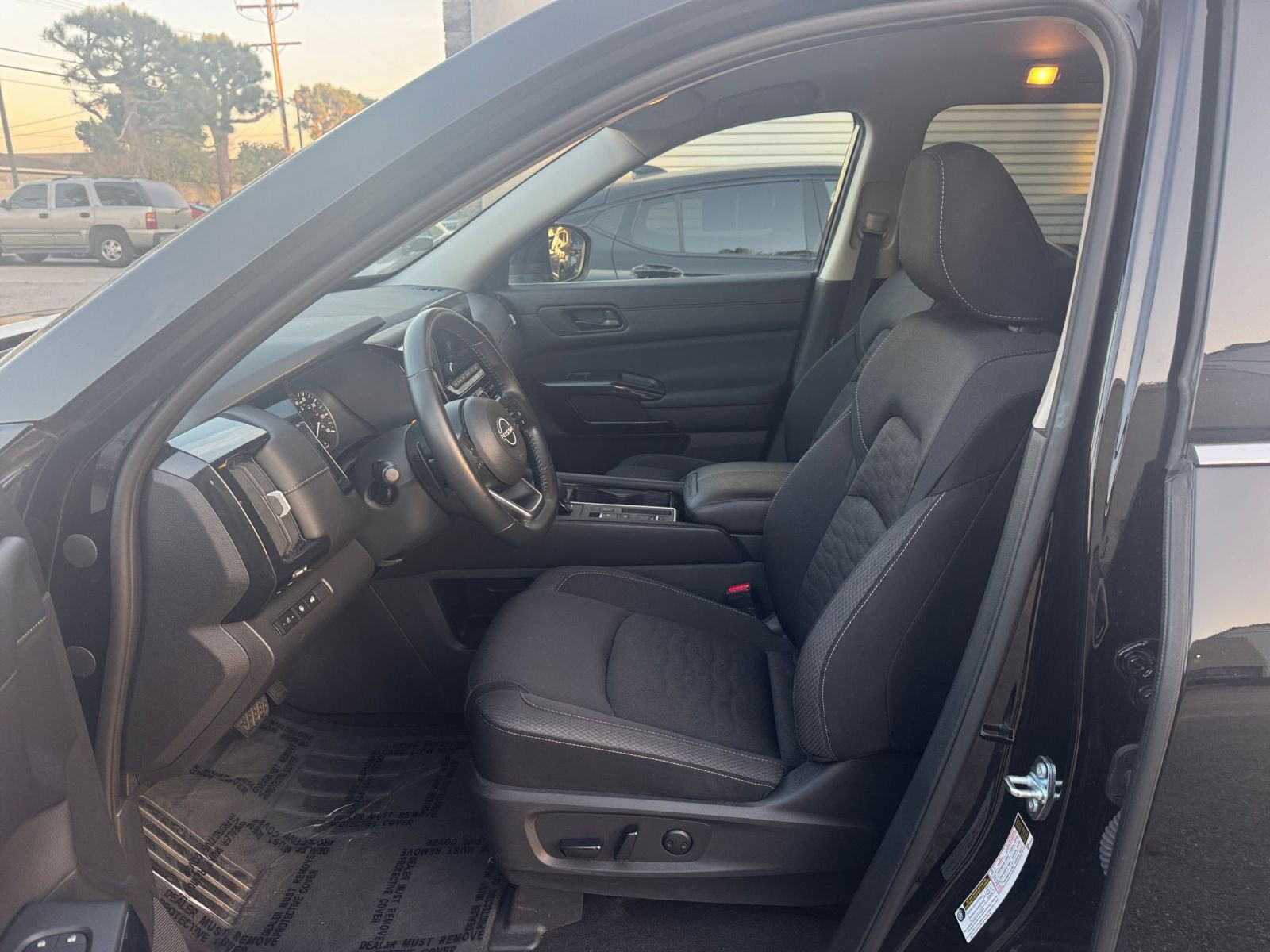 Used 2025 Nissan Pathfinder SV image 28