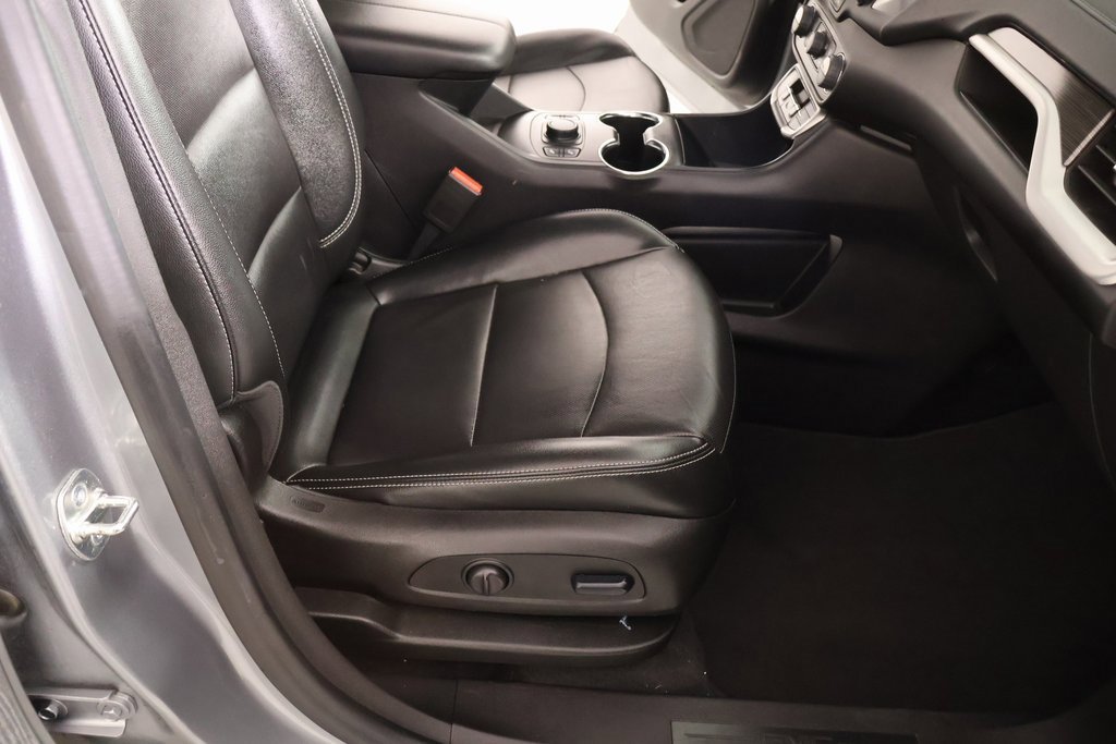 Used 2024 GMC Terrain SLT image 13