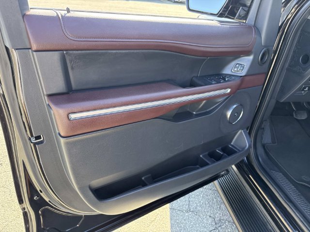 Used 2024 Ford Expedition Limited AWD/4WD image 18