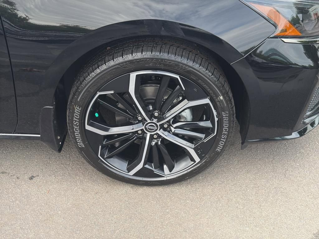 New 2025 Nissan Altima 2.5 SR image 9