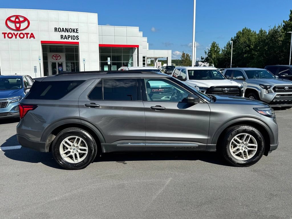 Used 2025 Ford Explorer Active w/ Active Comfort Package RWD image 9