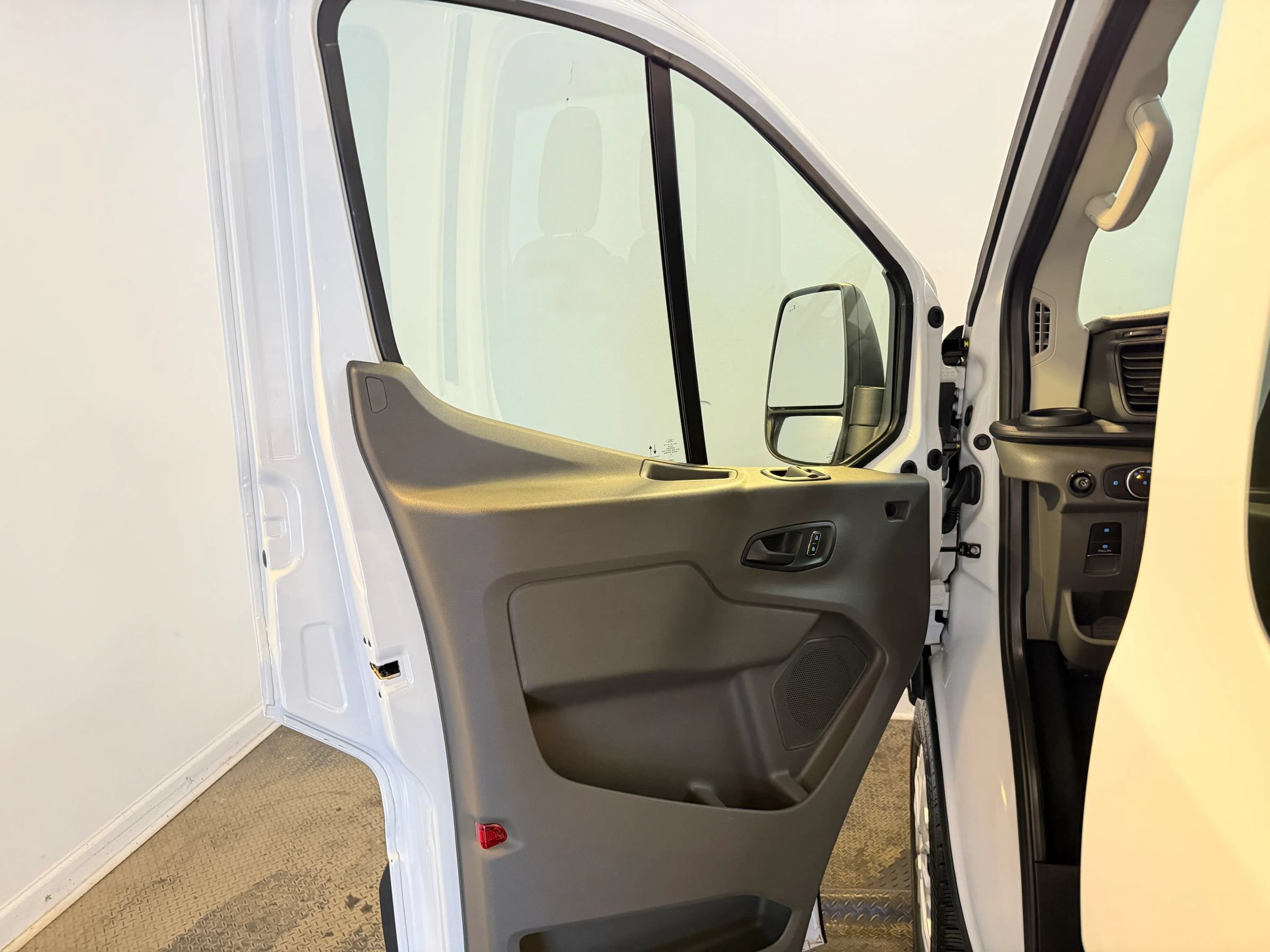 Used 2026 Ford Transit 350 XLT RWD image 9
