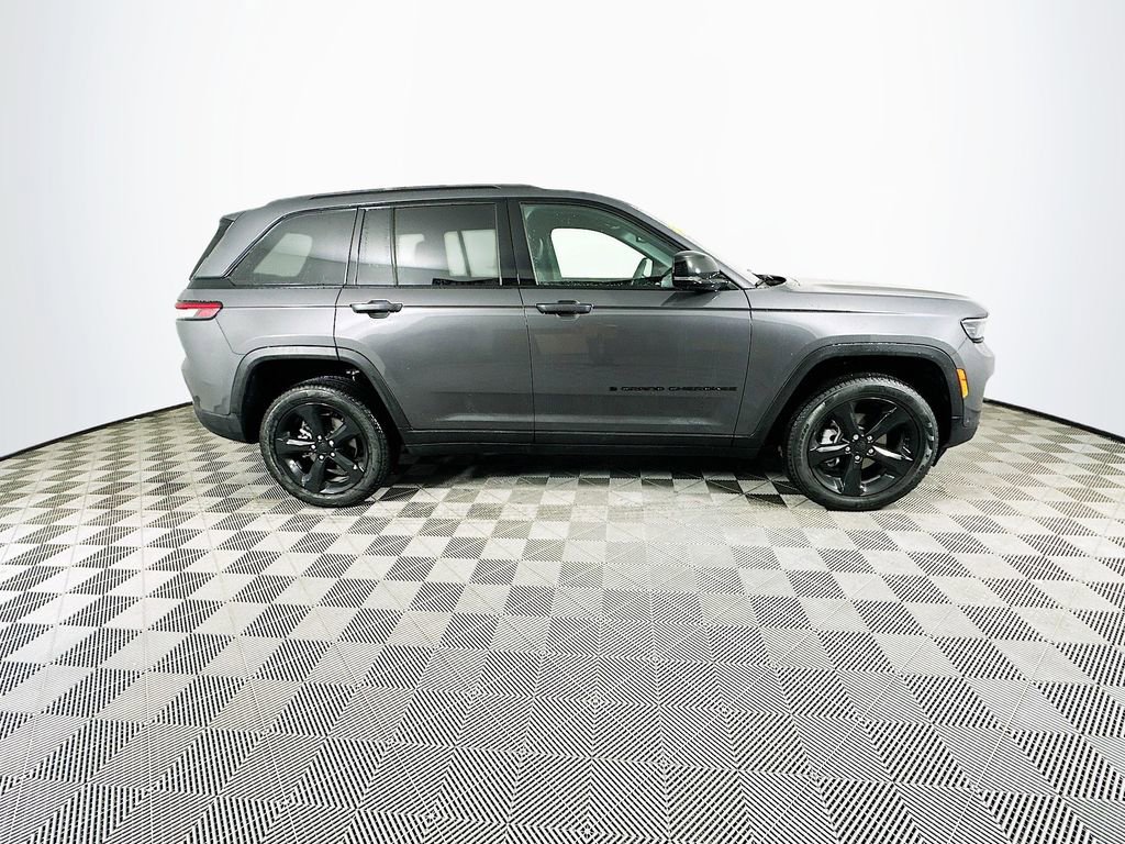 Certified 2025 Jeep Grand Cherokee Limited w/ Luxury Tech Group II image 14