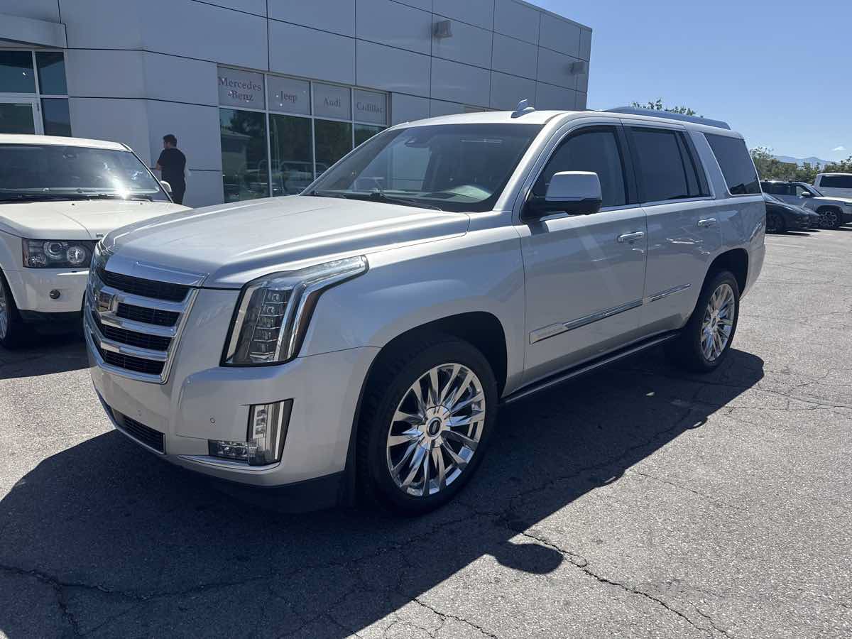 Used 2015 Cadillac Escalade Premium AWD/4WD image 2