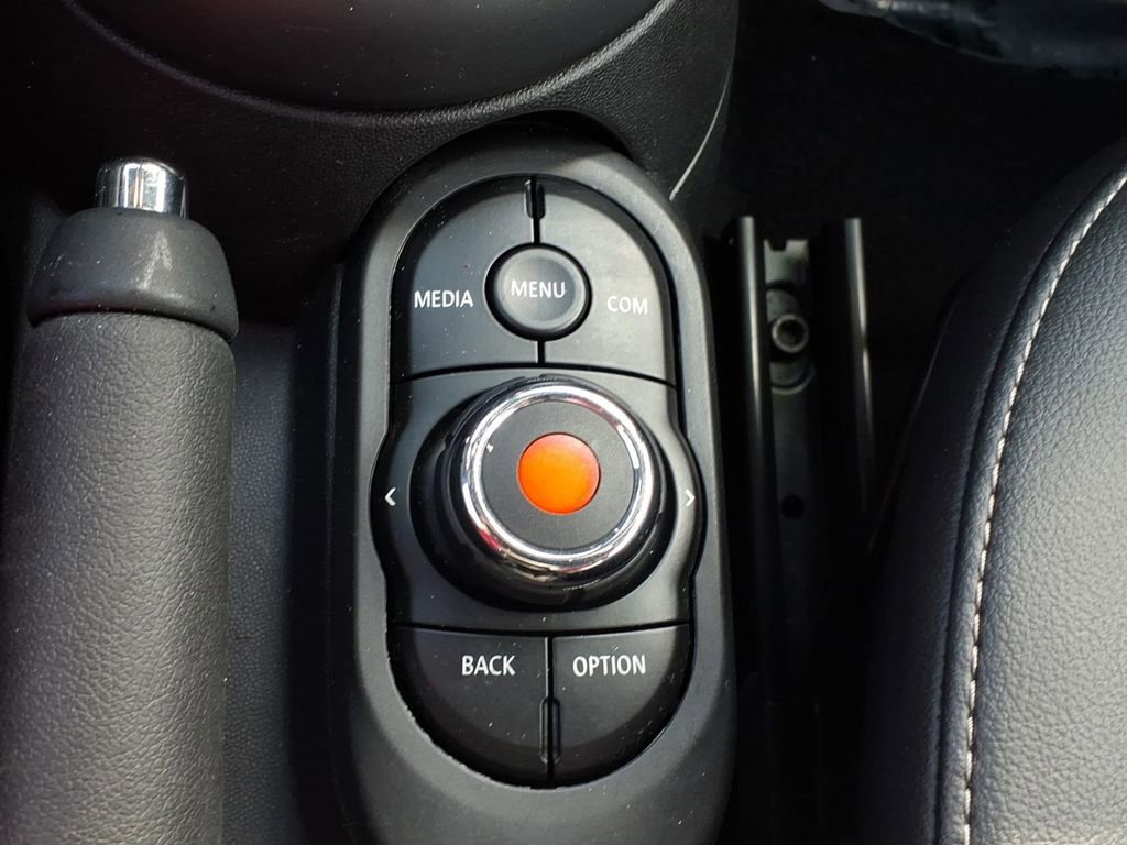 Used 2019 MINI Cooper 2-Door Hardtop w/ Signature Upholstery Package FWD image 17