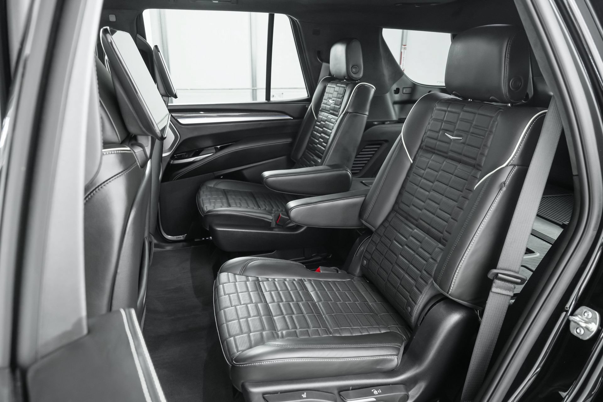 Used 2025 Cadillac Escalade V w/ LPO, Floor Liner Package AWD/4WD image 15