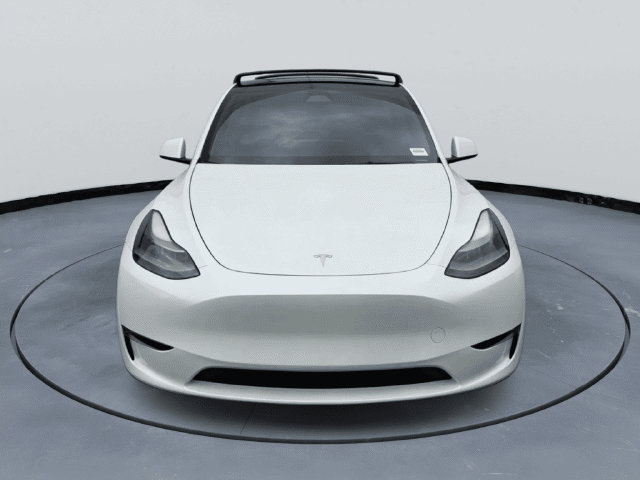 Used 2024 Tesla Model Y Long Range AWD/4WD image 2