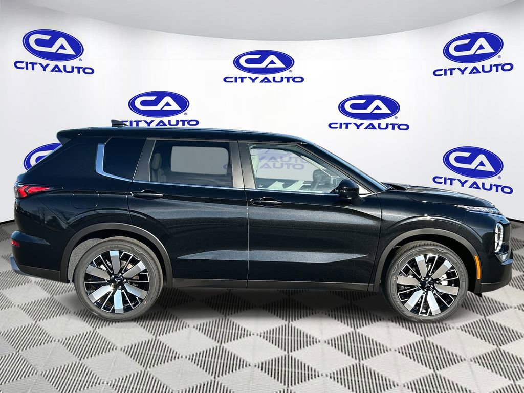 New 2026 Mitsubishi Outlander SE FWD image 2