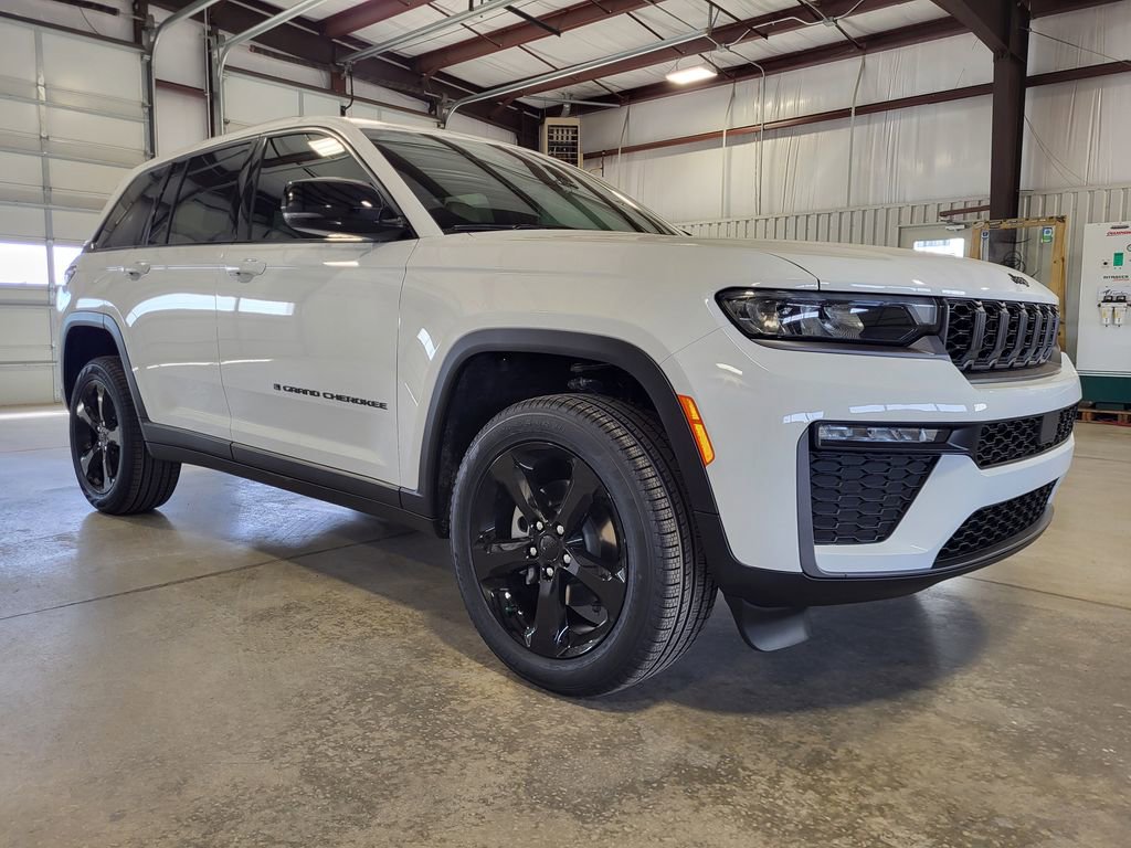 New 2026 Jeep Grand Cherokee Limited w/ Limited Altitude Package AWD/4WD image 7
