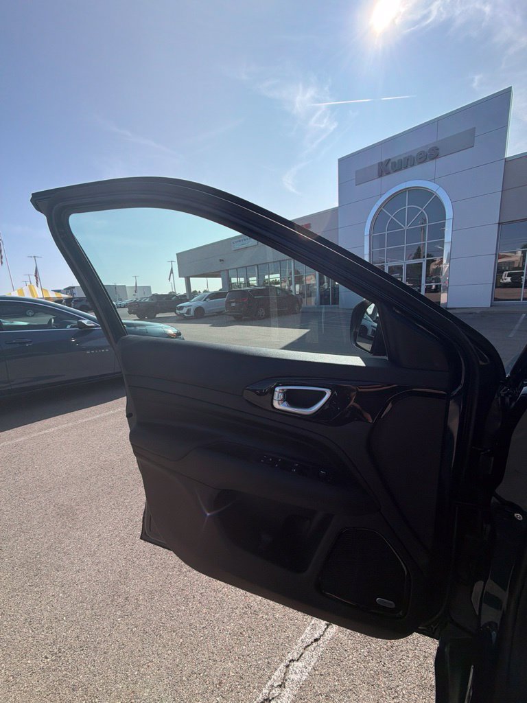New 2026 Jeep Compass Limited w/ Sun, Sound & Navigation Group AWD/4WD image 13