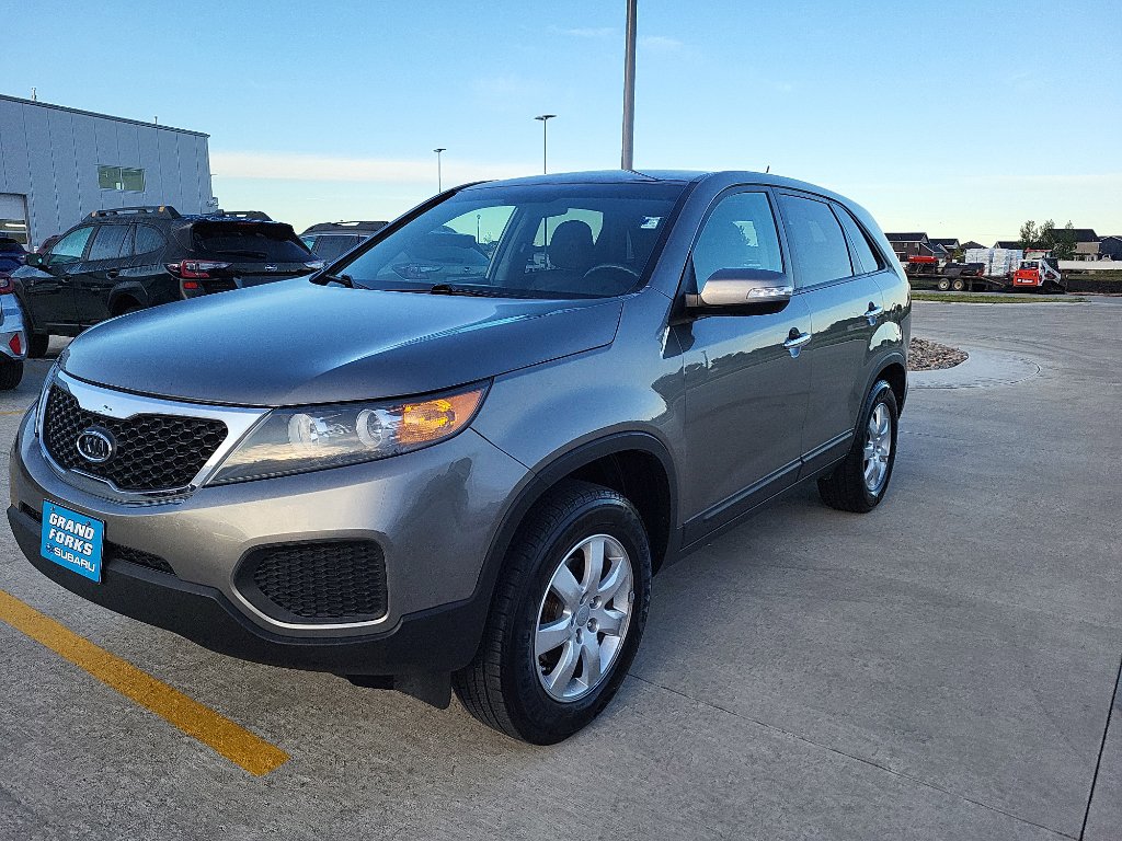 Used 2013 Kia Sorento LX image 2