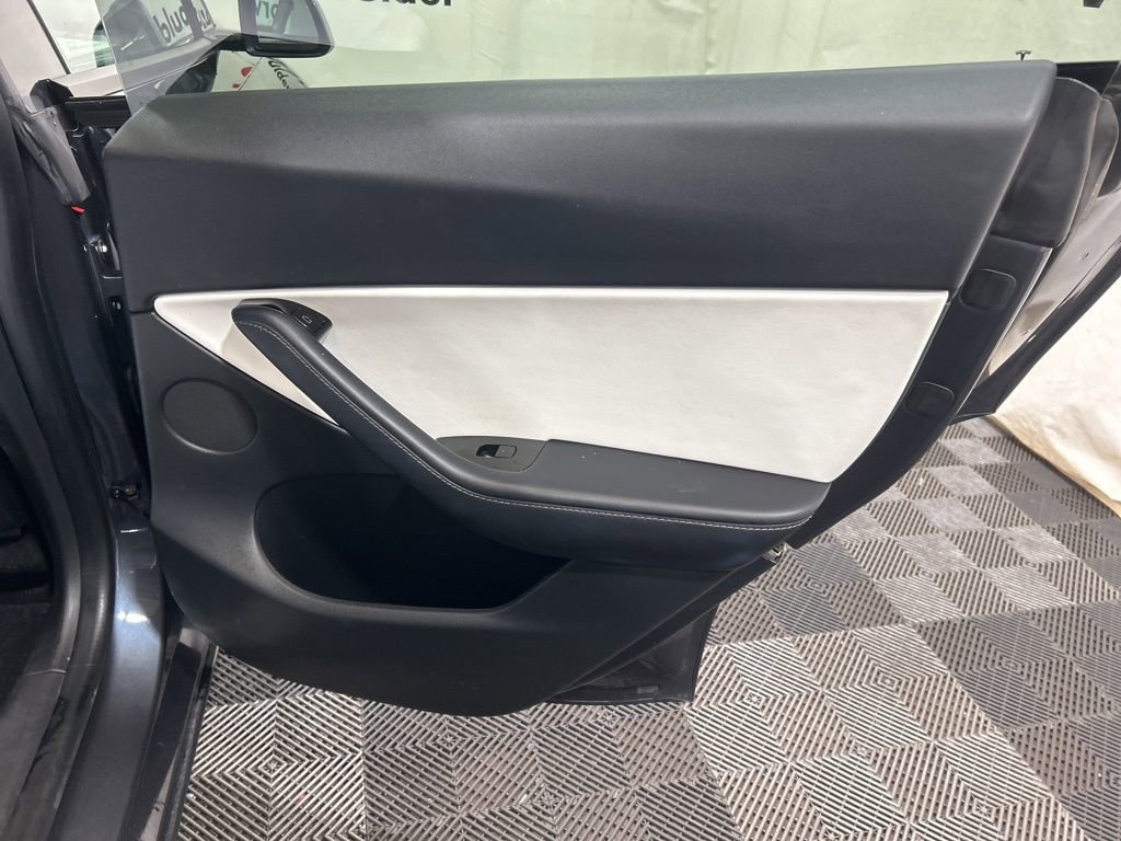 Used 2020 Tesla Model Y Long Range image 16