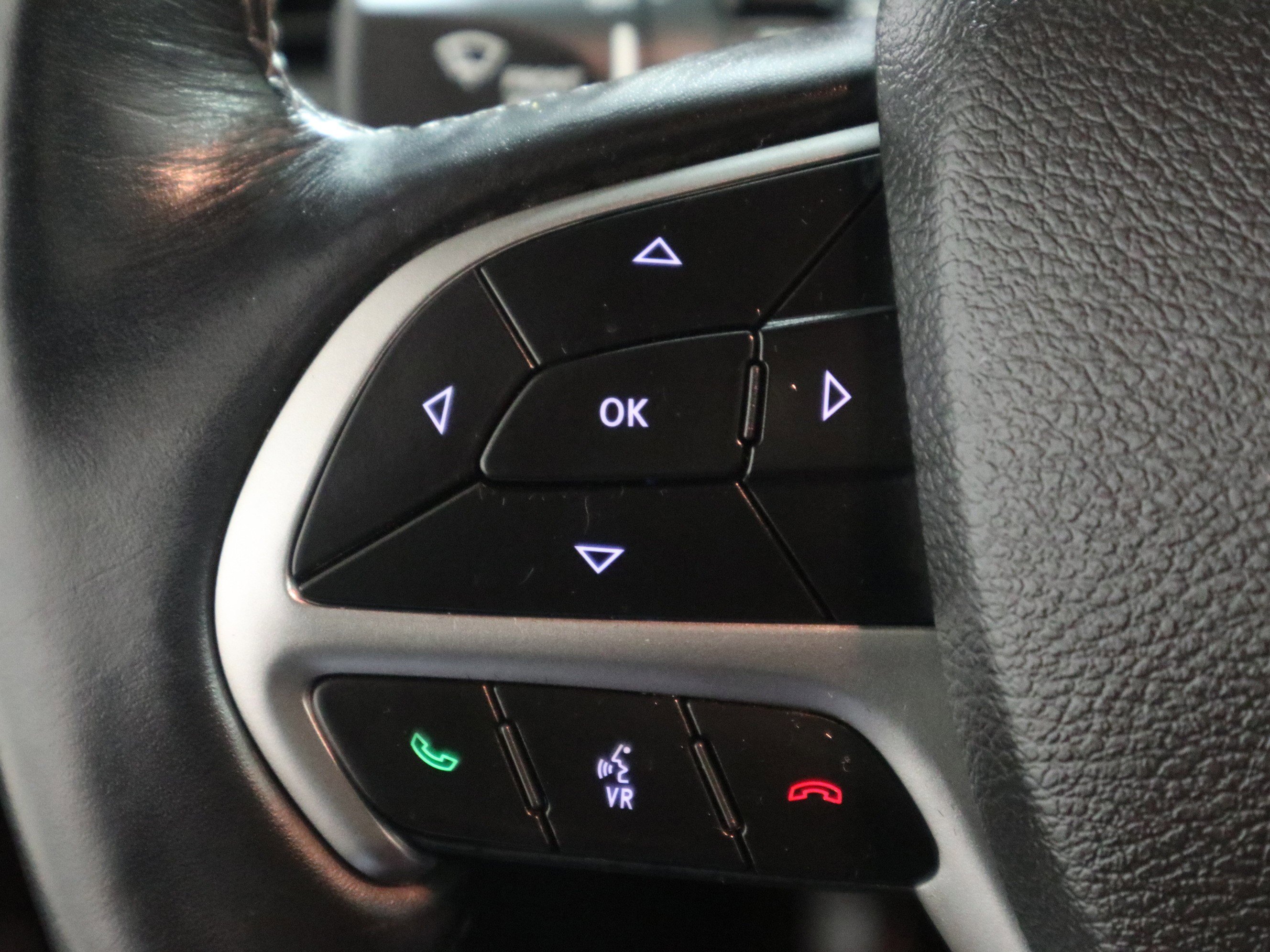 Used 2020 Jeep Grand Cherokee Overland image 28