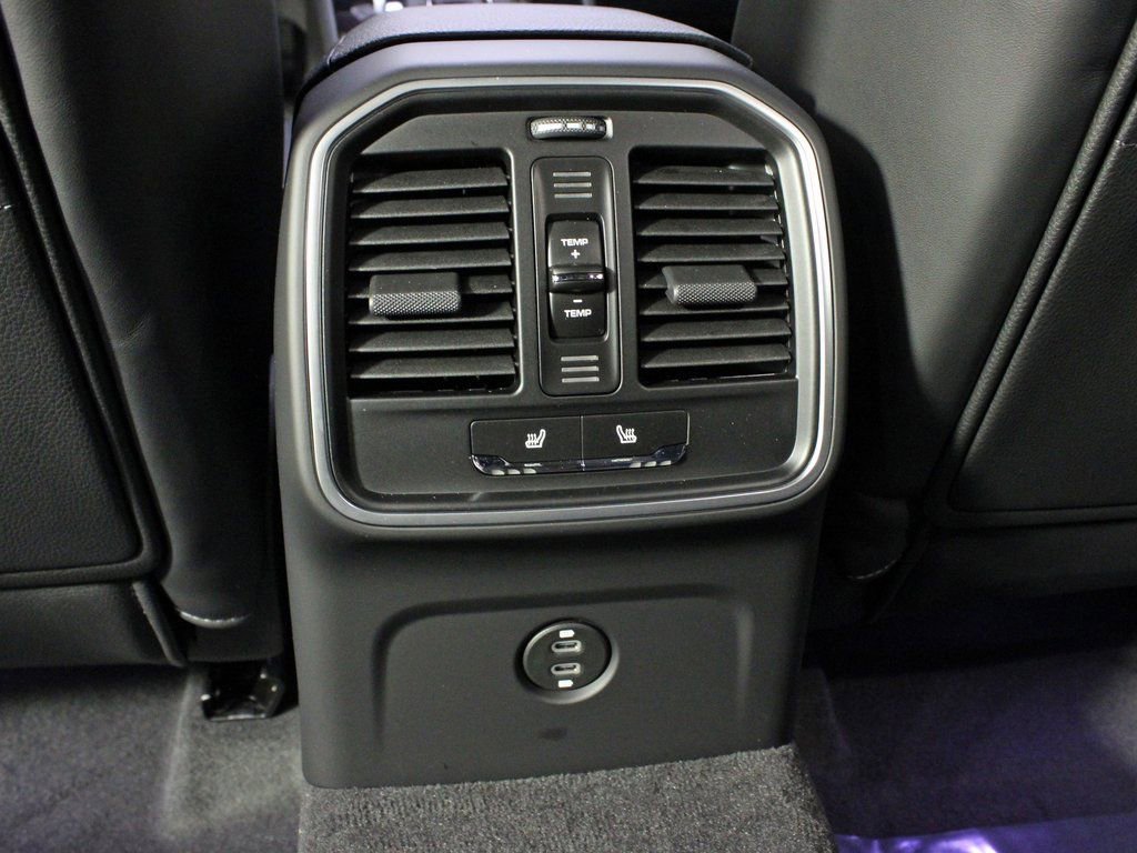 Certified 2025 Porsche Macan image 34
