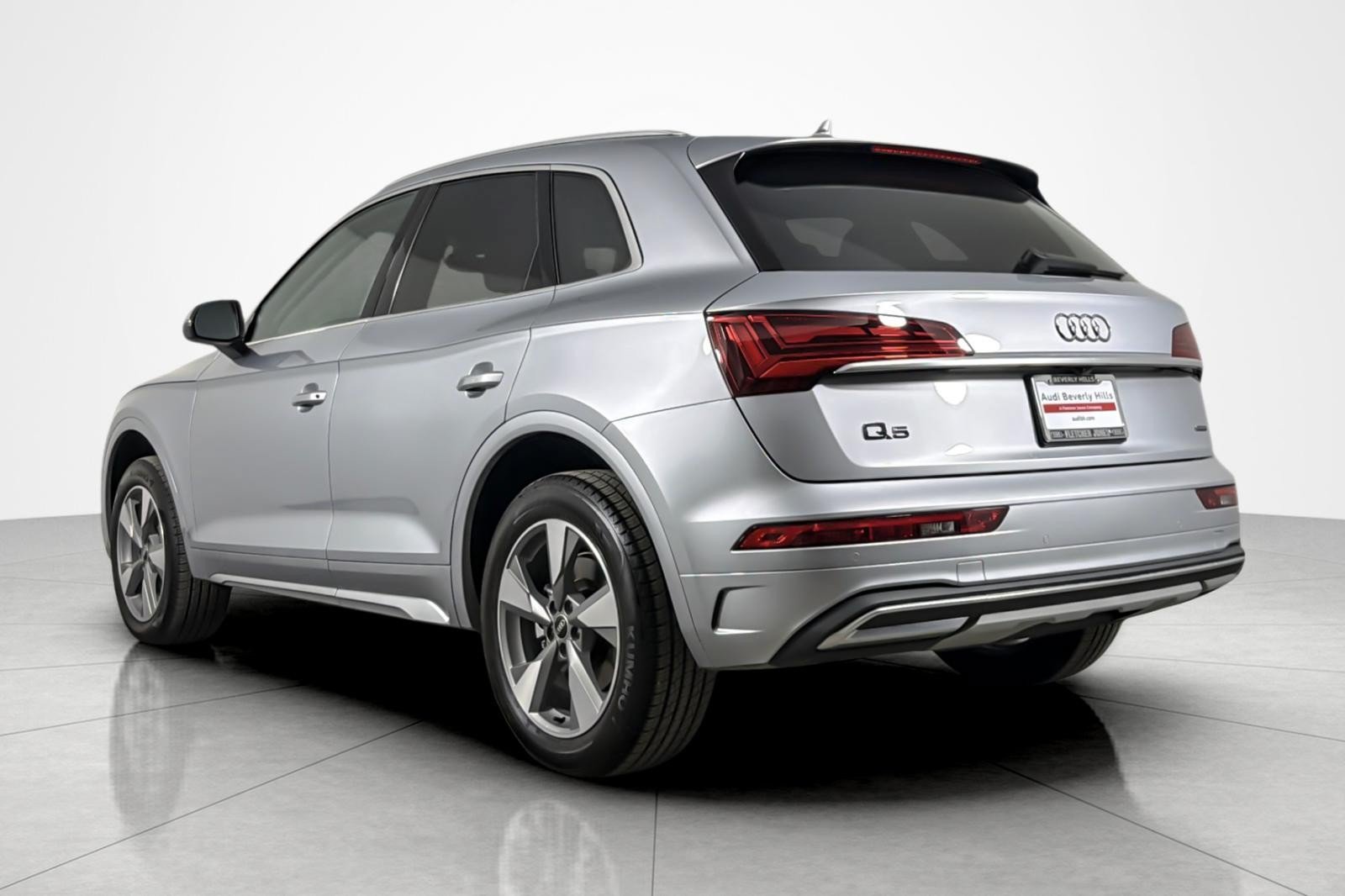 Used 2023 Audi Q5 2.0T Premium Plus w/ Premium Plus Package AWD/4WD image 3