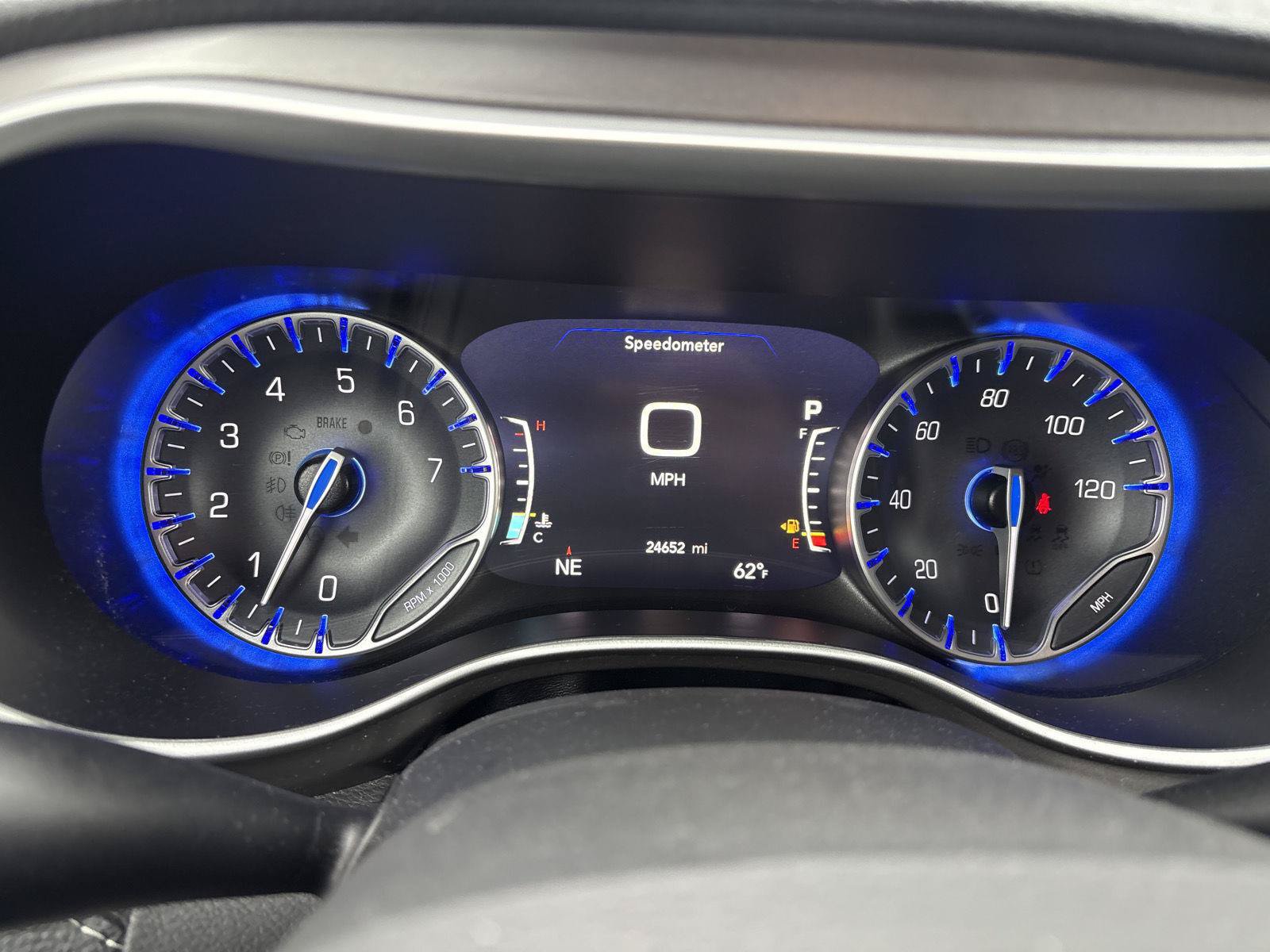 Used 2023 Chrysler Pacifica Touring-L FWD image 16
