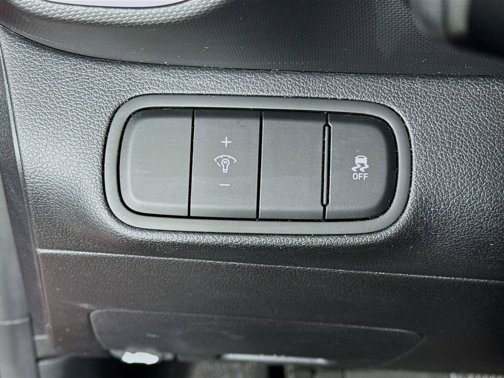 Used 2023 Hyundai Venue Limited image 10